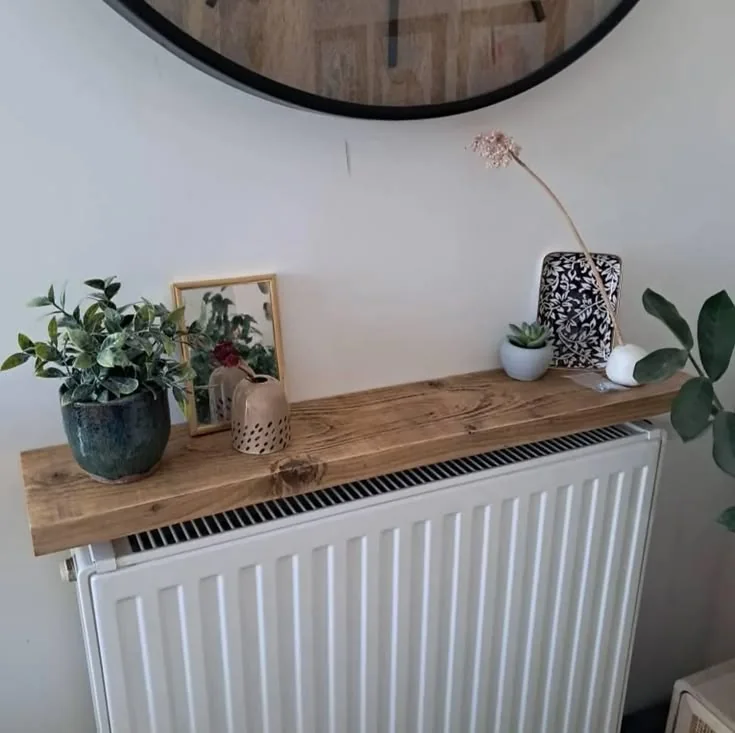Etagère radiateur sans perçage en bois sur radiateur blanc