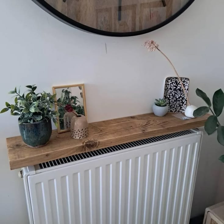 Etagère radiateur sans perçage en bois sur radiateur blanc