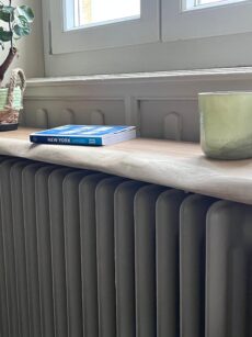 Etagere de radiateur en chêne massif bord naturel pour radiateur en fonte  qui se clipsent dessus