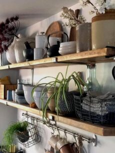 Etagère murale en bois d'échafaudage  avec supports industriels en acier noir