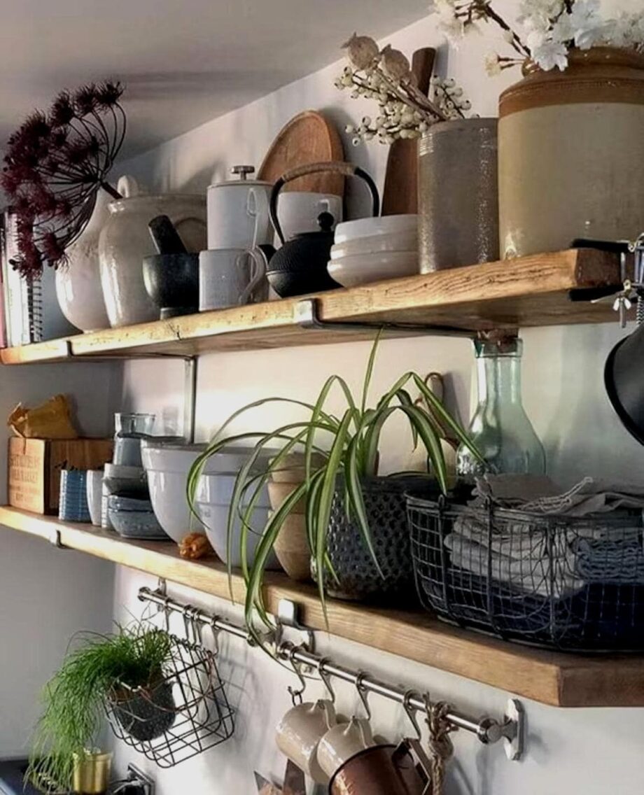 Etagère murale en bois d'échafaudage  avec supports industriels en acier noir