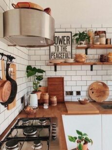 étagère murale en bois de chantier  recyclé profondeur 19,5 cm - équerres noires  inversées vernies- étagère déco brute pour cuisine, salon