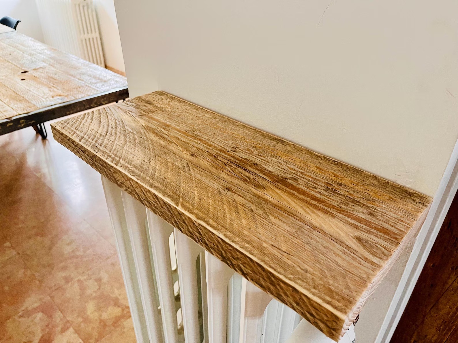 Étagère radiateur fonte sans perçage – vue 2