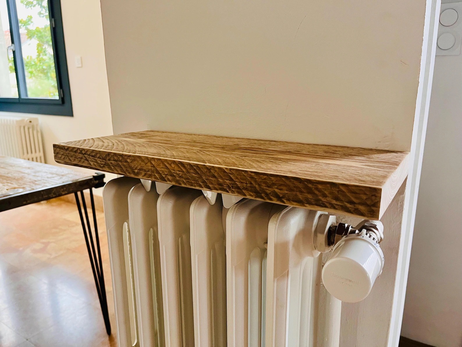 Étagère radiateur fonte sans perçage – vue 3